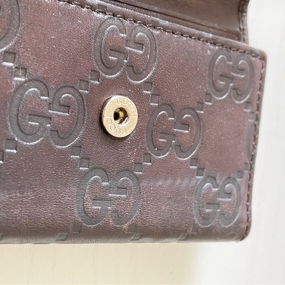 Gucci brown monogram embossed leather key case - Picture 4 of 9